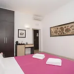 Flowerome Bed & Breakfast 4*